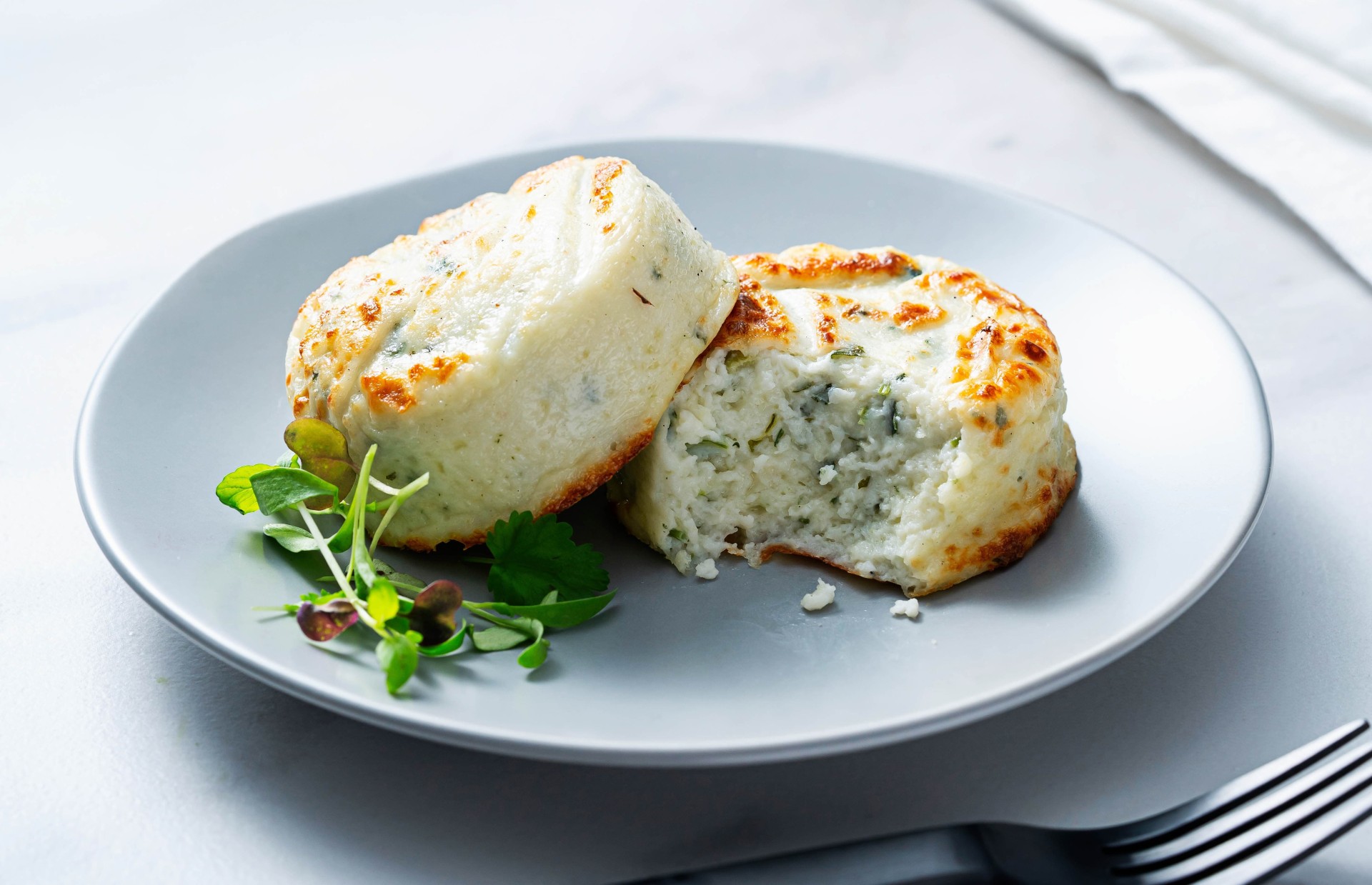 Egg white bite with spinach and kale